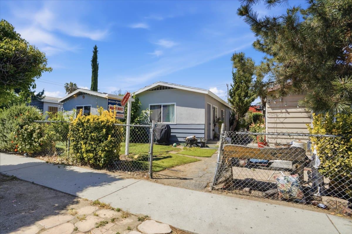 Duplex in Newhall Ca 91321